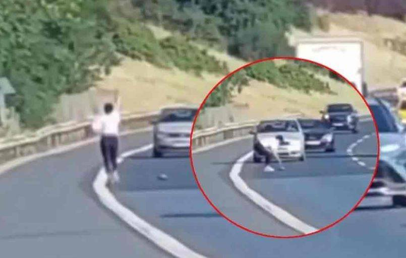 Yer: İstanbul TEM Otoyolu! Metrelerce koştu araçları tek tek durdurup hayatını kurtardı - Resim: 7